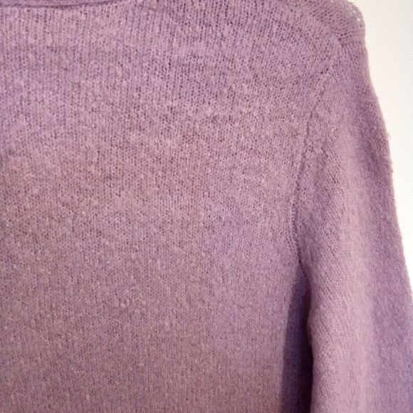 Pretty, Soft, Mauve V Neck Sweater with Flare Sleeves - Picture 6 of 14